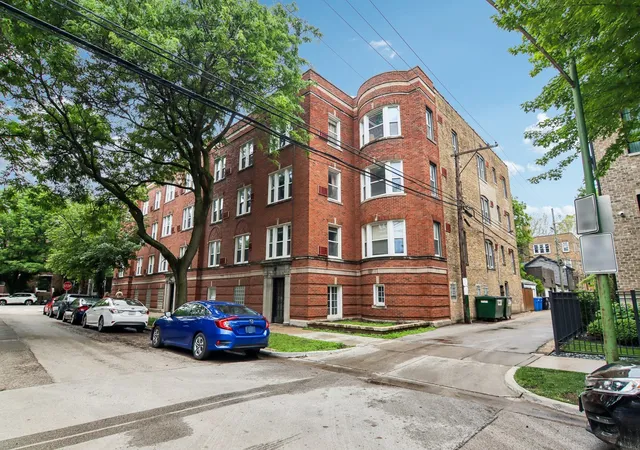 Homes for sale in Chicago, IL | 1946 W Patterson Ave #3, Chicago, IL 60613 | MLS# 12671603
