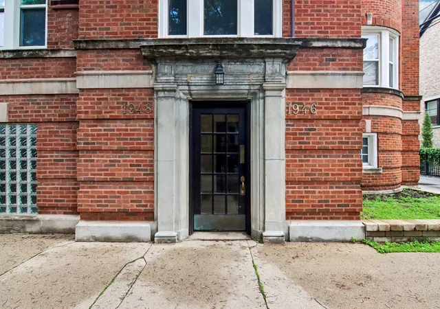Homes for sale in Chicago, IL | 1946 W Patterson Avenue, Chicago, IL 60613 | Houzeo