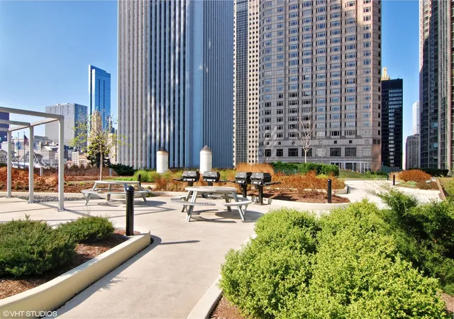 2nd image of Aqua Tower, Chicago, IL 60601