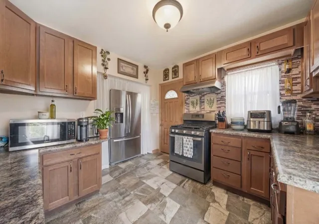 3rd image of 16729 Dixie Hwy, Hazel Crest, IL 60429 | MLS# 12671671