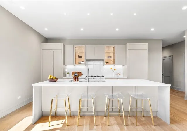 2nd image of 4504 N Clark St #404, Chicago, IL 60640 | MLS# 12671717