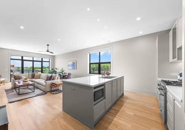 5th image of 4504 N Clark St #404, Chicago, IL 60640 | MLS# 12671717