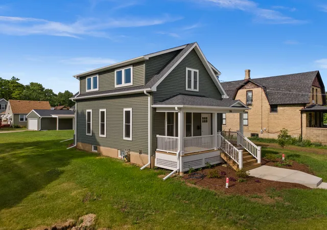 2nd image of 790 Wing St, Elgin, IL 60123 | MLS# 12671792