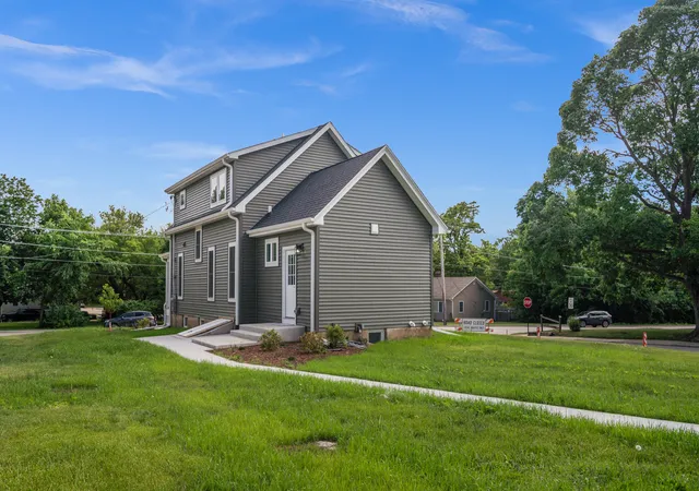 5th image of 790 Wing St, Elgin, IL 60123 | MLS# 12671792