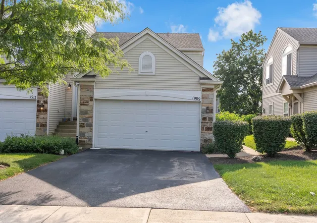 2nd image of 1909 Misty Ridge Ln #1909, Aurora, IL 60503 | MLS# 12671801