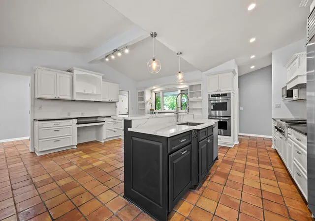 Homes for sale in Lake Forest, IL | 1161 Winwood Dr, Lake Forest, IL 60045 | MLS# 12671811
