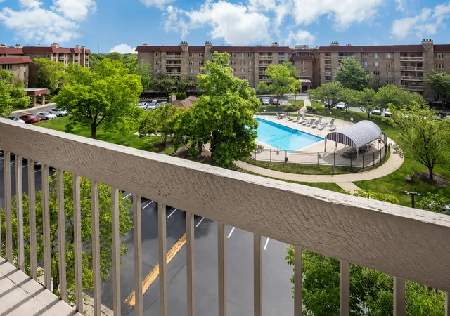 Homes for sale in Northbrook, IL | 1280 Rudolph Road, Northbrook, IL 60062 | Houzeo