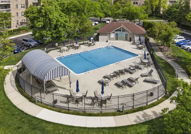 Homes for sale in Northbrook, IL | 1280 Rudolph Rd #5H, Northbrook, IL 60062 | MLS# 12671835