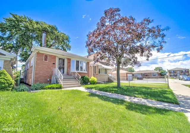 3rd image of 7847 Mason Ave, Burbank, IL 60459 | MLS# 12671945