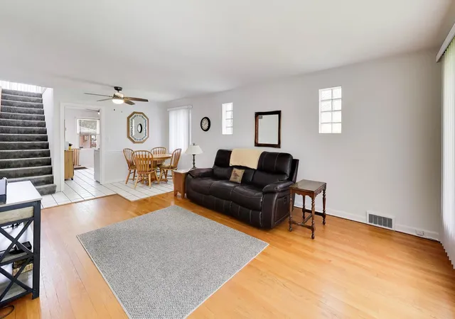 Homes for sale in Chicago, IL | 6040 N Niagara Ave, Chicago, IL 60631 | MLS# 12672041