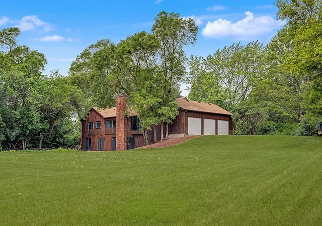 2nd image of 15 Turning Shore Dr, South Barrington, IL 60010 | MLS# 12672057
