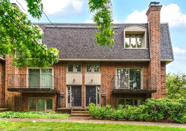 2nd image of 1111 S Waukegan Rd #4, Lake Forest, IL 60045 | MLS# 12672070