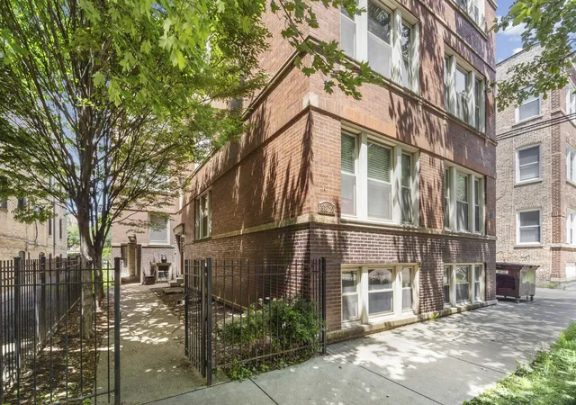 Homes for sale in Chicago, IL | 1918 W Cullom Avenue, Chicago, IL 60613 | Houzeo