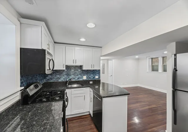 Homes for sale in Chicago, IL | 1918 W Cullom Ave, Chicago, IL 60613