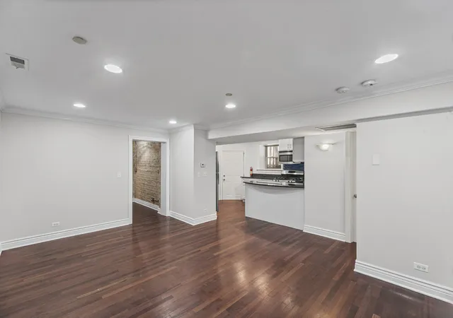 Homes for sale in Chicago, IL | 1918 W Cullom Ave, Chicago, IL 60613