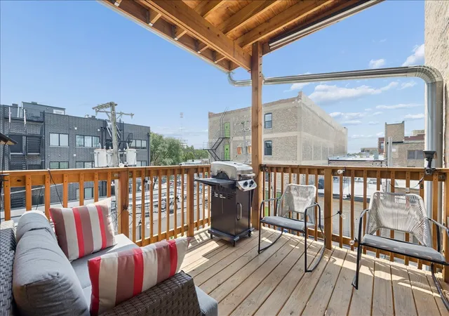 2nd image of 1473 W Foster Ave, Chicago, IL 60640