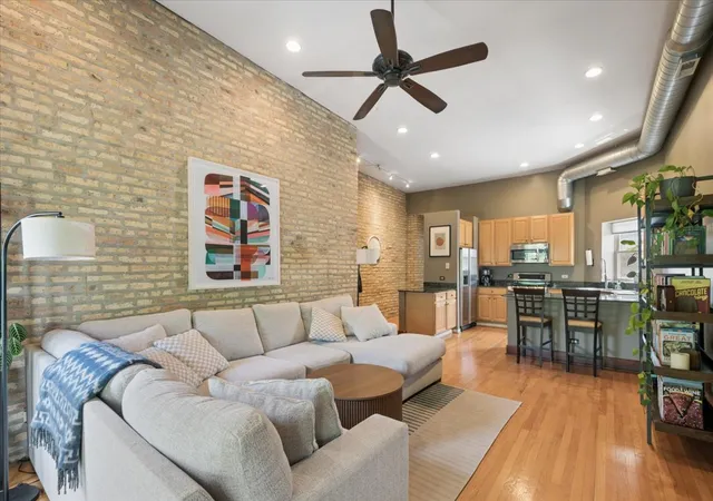3rd image of 1473 W Foster Ave, Chicago, IL 60640