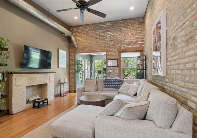 5th image of 1473 W Foster Ave, Chicago, IL 60640