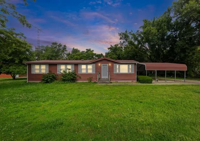 Homes for sale in Centralia, IL | 23679 N Carpenter Ln, Centralia, IL 62801 | MLS# 12672154