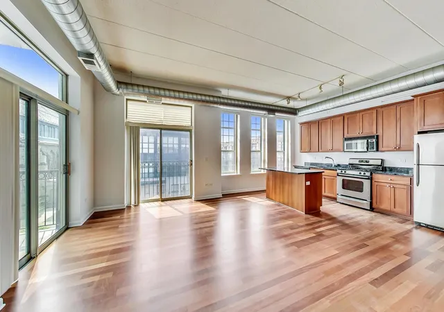 Photo 3 of Condo for sale at 1919 S Michigan Ave #302, Chicago, IL 60616 | MLS# 12672169 | Listing updated on 2026-09-18
