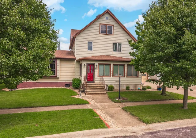 Homes for sale in Chatsworth, IL | 415 N 4th St, Chatsworth, IL 60921 | MLS# 12672212
