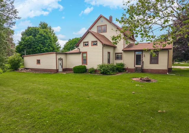 Homes for sale in Chatsworth, IL | 415 N 4Th St, Chatsworth, IL 60921 | MLS# 12672212