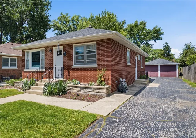 Homes for sale in Lemont, IL | 9 Ridge Rd, Lemont, IL 60439 | MLS# 12672251