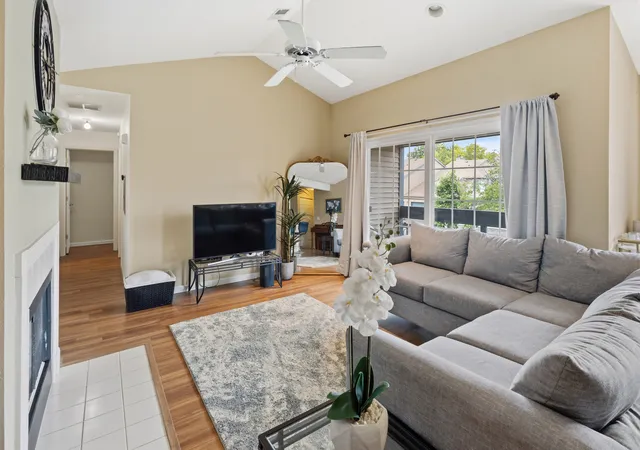 3rd image of 2408 Windward Blvd #205, Champaign, IL 61821 | MLS# 12672252