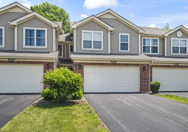 Homes for sale in Cary, IL | 1125 Westlake Dr, Cary, IL 60013 | MLS# 12672343