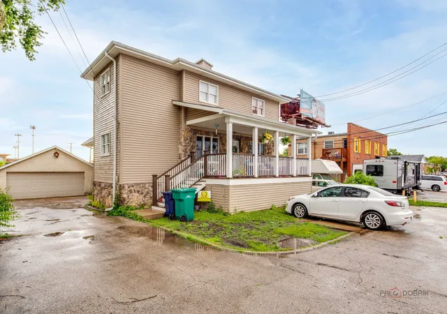 3rd image of 1210 S Lloyd Ave, Lombard, IL 60148 | MLS# 12672371