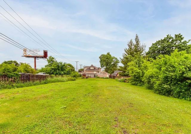 5th image of 1210 S Lloyd Ave, Lombard, IL 60148 | MLS# 12672371