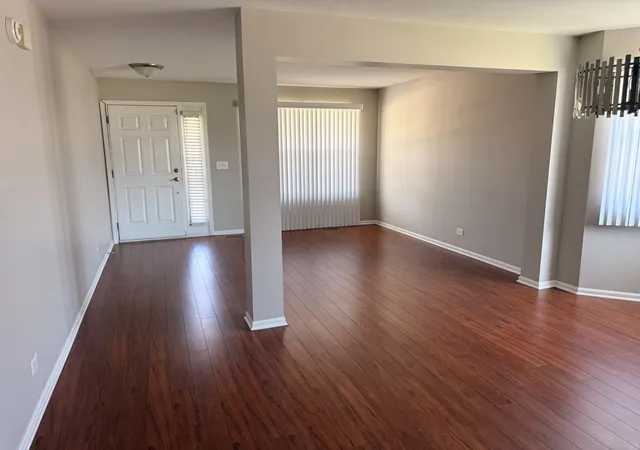 3rd image of 2337 Queensbridge Dr, Lynwood, IL 60411 | MLS# 12672387