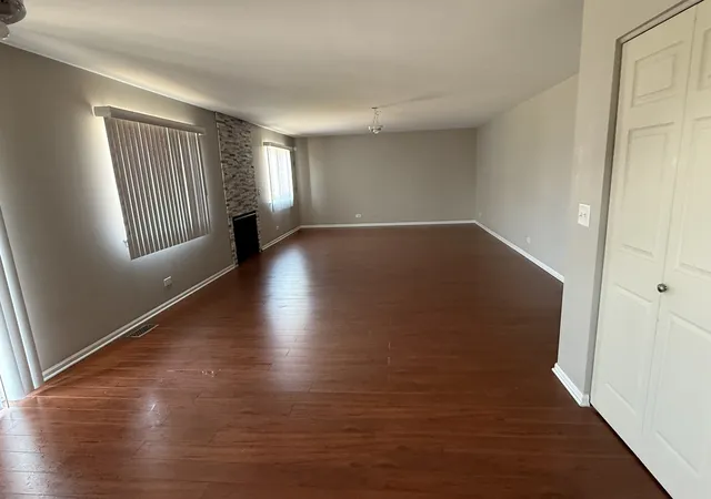 4th image of 2337 Queensbridge Dr, Lynwood, IL 60411 | MLS# 12672387