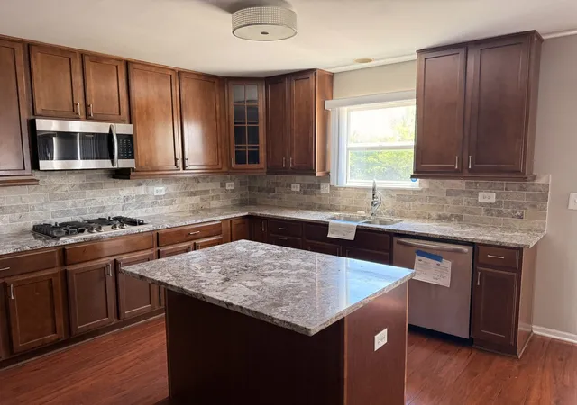 5th image of 2337 Queensbridge Dr, Lynwood, IL 60411 | MLS# 12672387
