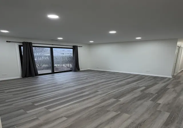 Listing Photo 2 - Condo for sale in building located at 635 Limerick Ln, Schaumburg, IL 60193 - Unit #1A