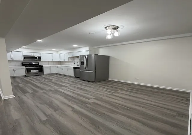 Listing Photo 4 - Condo for sale in building located at 635 Limerick Ln, Schaumburg, IL 60193 - Unit #1A