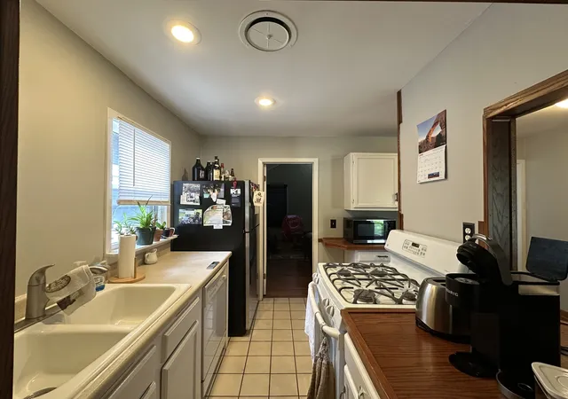 Homes for sale in Crystal Lake, IL | 37 S Heather Dr, Crystal Lake, IL 60014 | MLS# 12672429