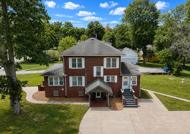 Homes for sale in Mt Vernon, IL | 1800 Franklin Ave, Mt Vernon, IL 62864 | MLS# 12672453