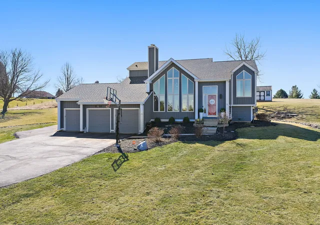 Homes for sale in Hampshire, IL | 45w169 Hillview Ln, Hampshire, IL 60140 | MLS# 12672496