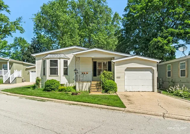 Homes for sale in Elgin, IL | 70 Melbrooke Rd, Elgin, IL 60123 | MLS# 12672579