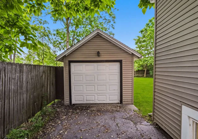 Homes for sale in South Holland, IL | 15021 Perry Ave, South Holland, IL 60473 | MLS# 12672582