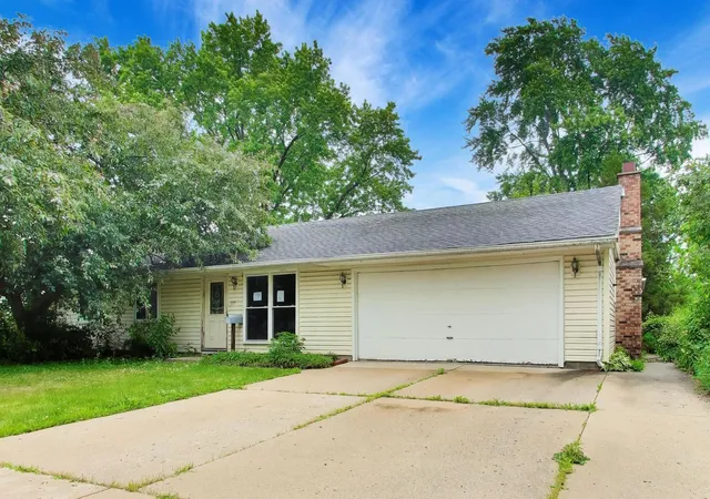 3rd image of 619 Parkside Cir, Streamwood, IL 60107 | MLS# 12672641