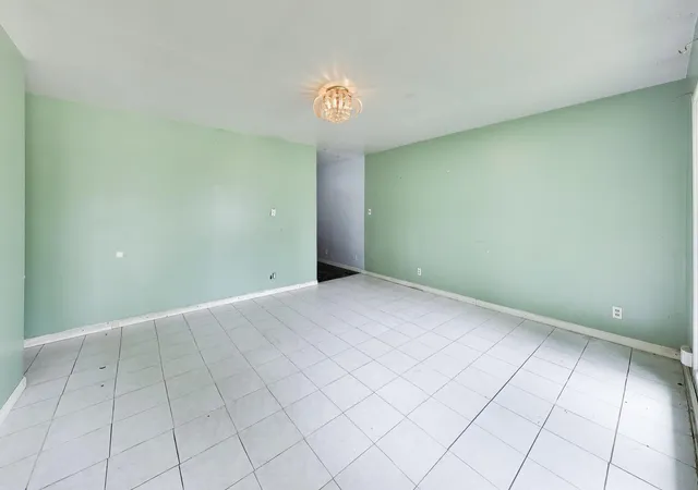 4th image of 619 Parkside Cir, Streamwood, IL 60107 | MLS# 12672641