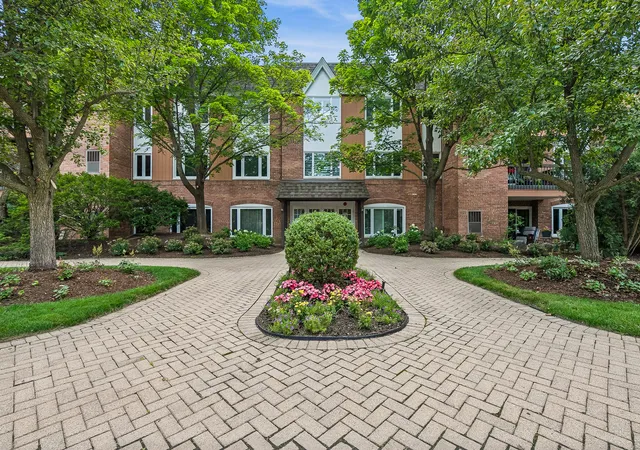 Photo 1 of Condo for sale at 207 Rivershire Ln #207, Lincolnshire, IL 60069 | MLS# 12672678 | Listing updated on 2026-08-30