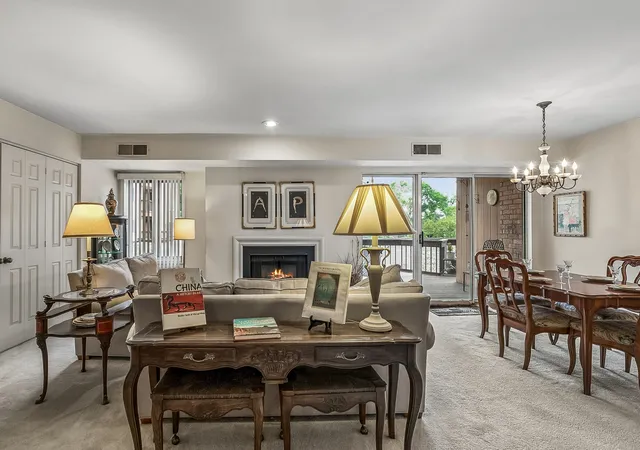 Listing Photo 4 - Condo for sale in building located at 207 Rivershire Ln, Lincolnshire, IL 60069 - Unit #207
