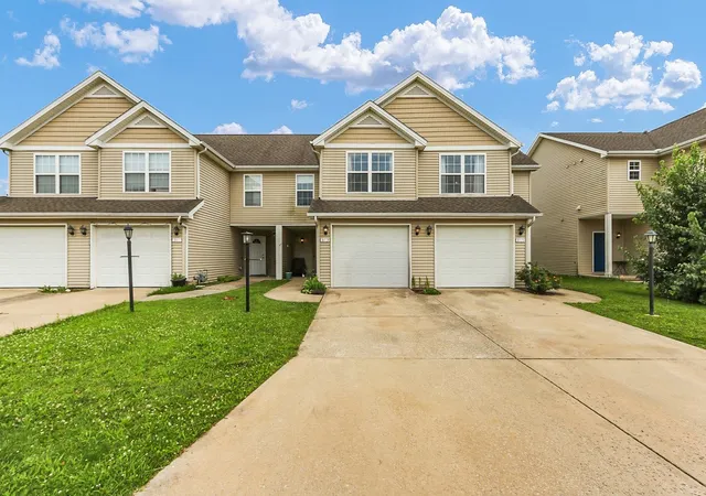Homes for sale in Champaign, IL | 3413 Stoneway Ct, Champaign, IL 61822 | MLS# 12672681