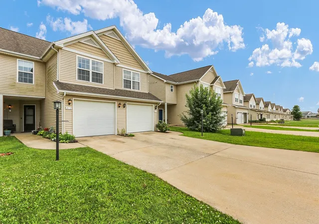 Homes for sale in Champaign, IL | 3413 Stoneway Ct, Champaign, IL 61822 | MLS# 12672681