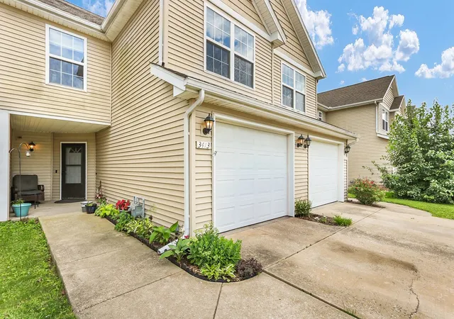 Homes for sale in Champaign, IL | 3413 Stoneway Ct, Champaign, IL 61822 | MLS# 12672681
