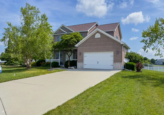 3rd image of 1618 English Oak Dr, Champaign, IL 61822 | MLS# 12672685
