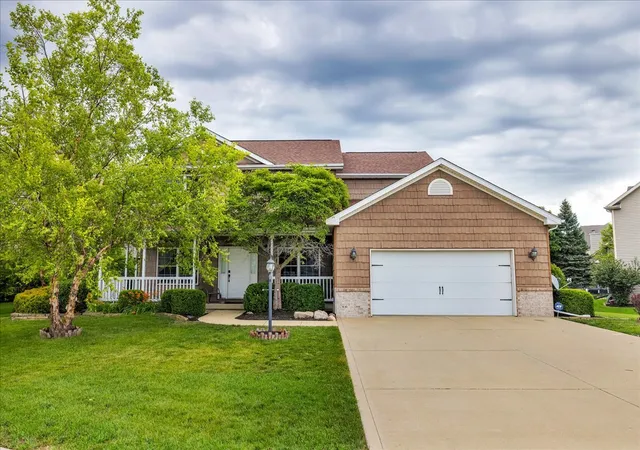 4th image of 1618 English Oak Dr, Champaign, IL 61822 | MLS# 12672685